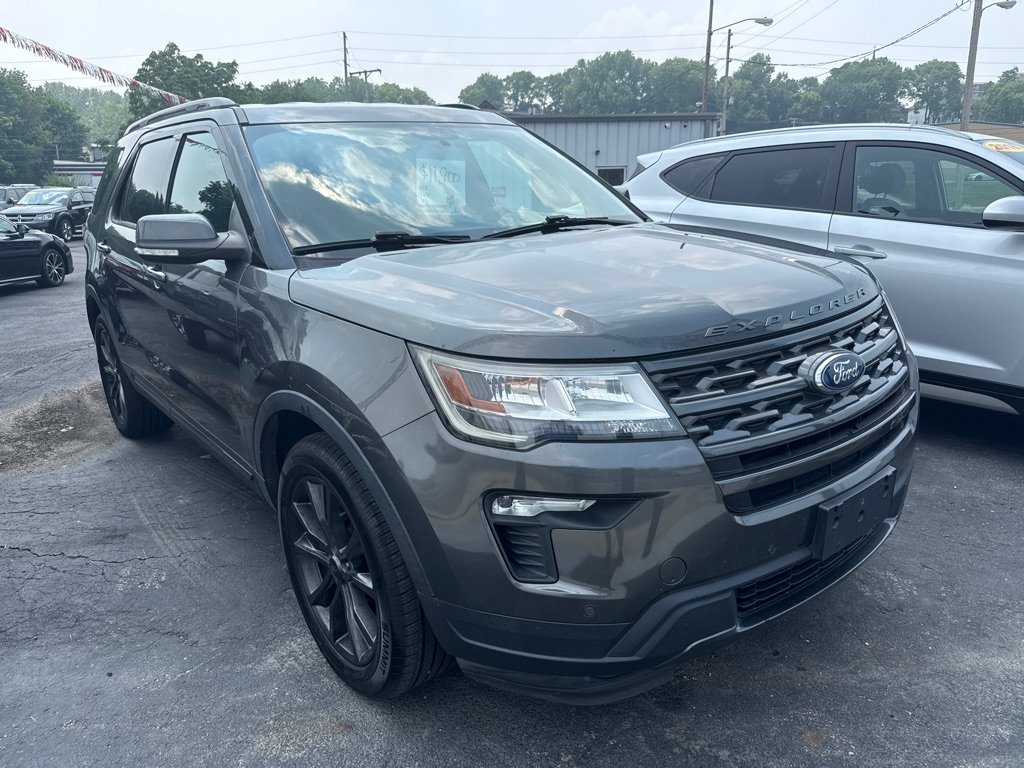 Used 2018 Ford Explorer XLT w/ Equipment Group 202A AWD/4WD image 1