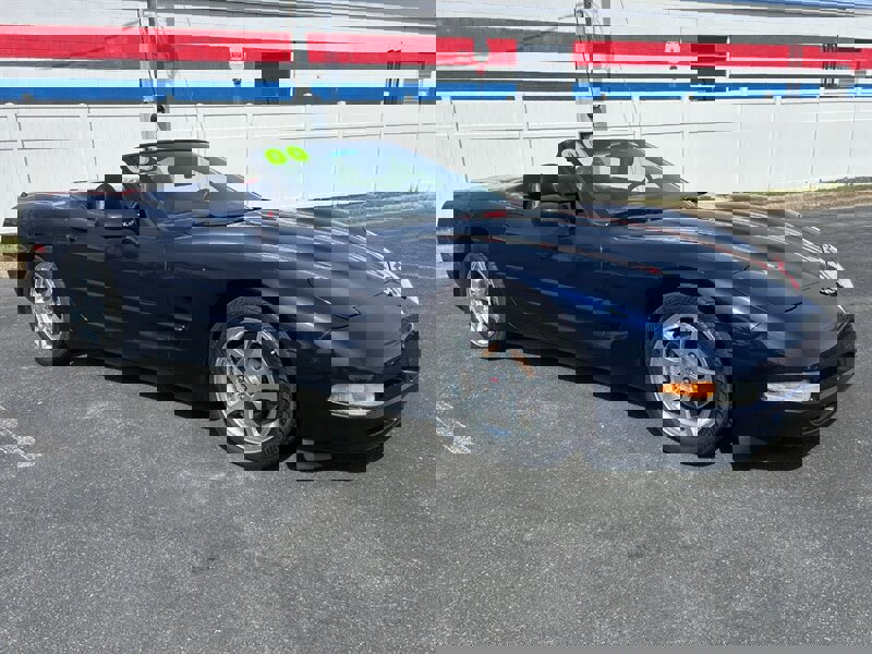 Used 2000 Chevrolet Corvette Convertible w/ Memory Pkg image 1