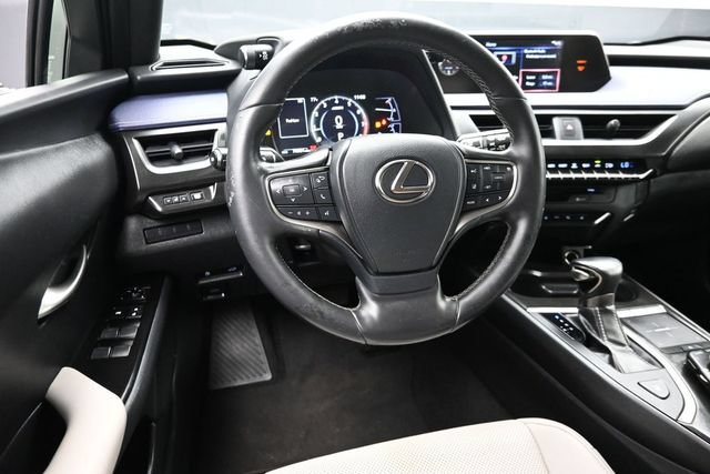 Used 2019 Lexus UX 200 w/ Premium Package FWD image 18