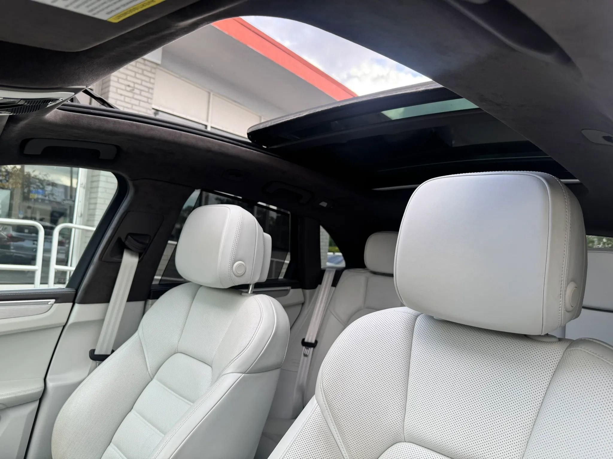 Used 2017 Porsche Macan Turbo AWD/4WD image 26