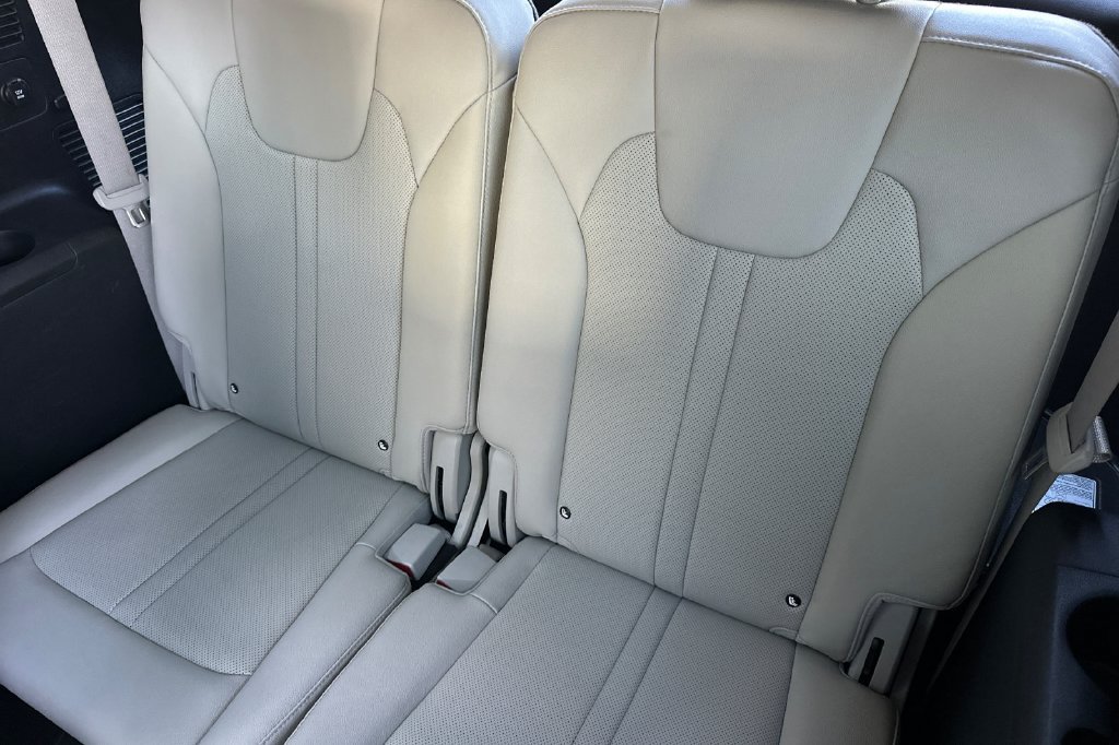 Used 2023 Kia Sorento SX Prestige w/ Panoramic Sunroof Package AWD/4WD image 17