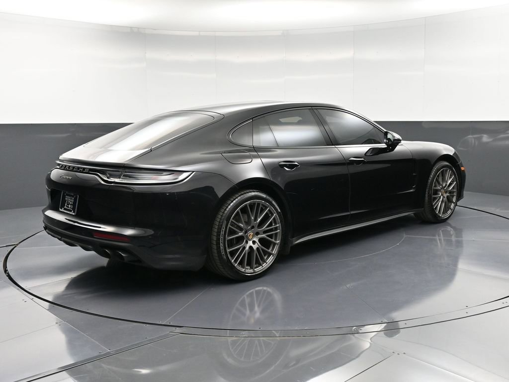Certified 2022 Porsche Panamera Platinum Edition image 8