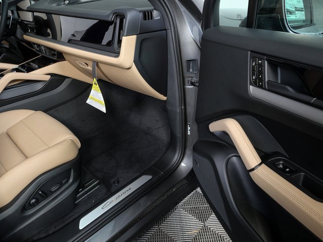 New 2026 Porsche Cayenne image 24