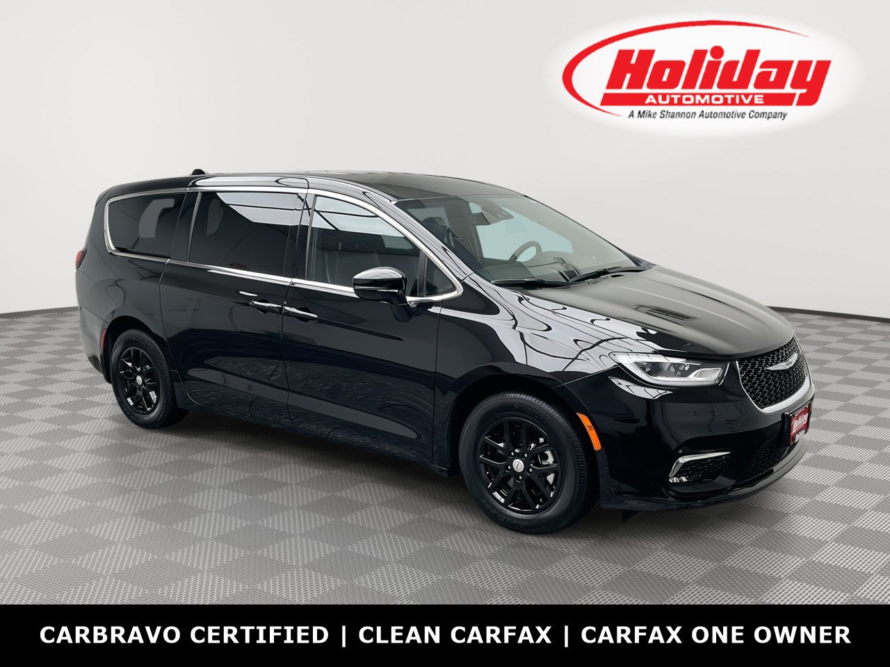 Used 2025 Chrysler Pacifica Select