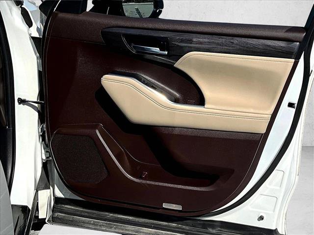 Used 2020 Toyota Highlander Limited image 19