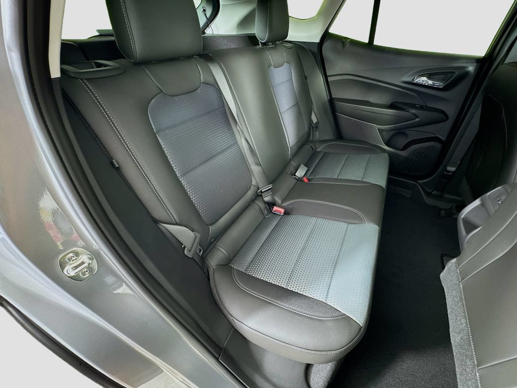 New 2026 Chevrolet Trax LT w/ Midnight Edition FWD image 26