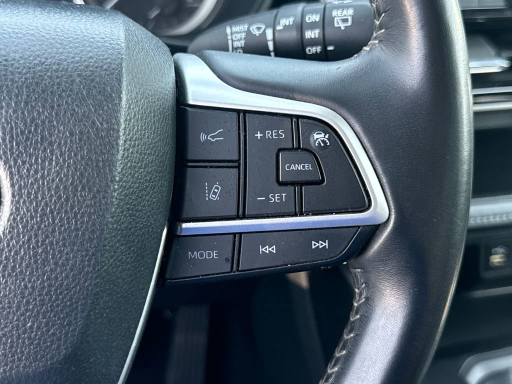 Used 2023 Toyota Highlander LE AWD/4WD image 34
