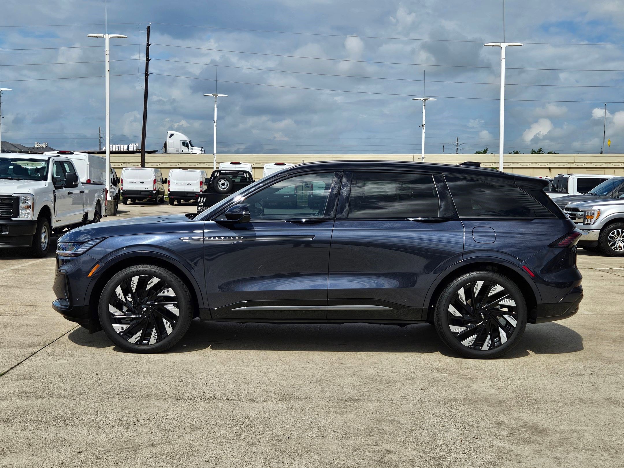 Used 2024 Lincoln Nautilus Reserve w/ Jet Appearance Package (87T) AWD/4WD image 7