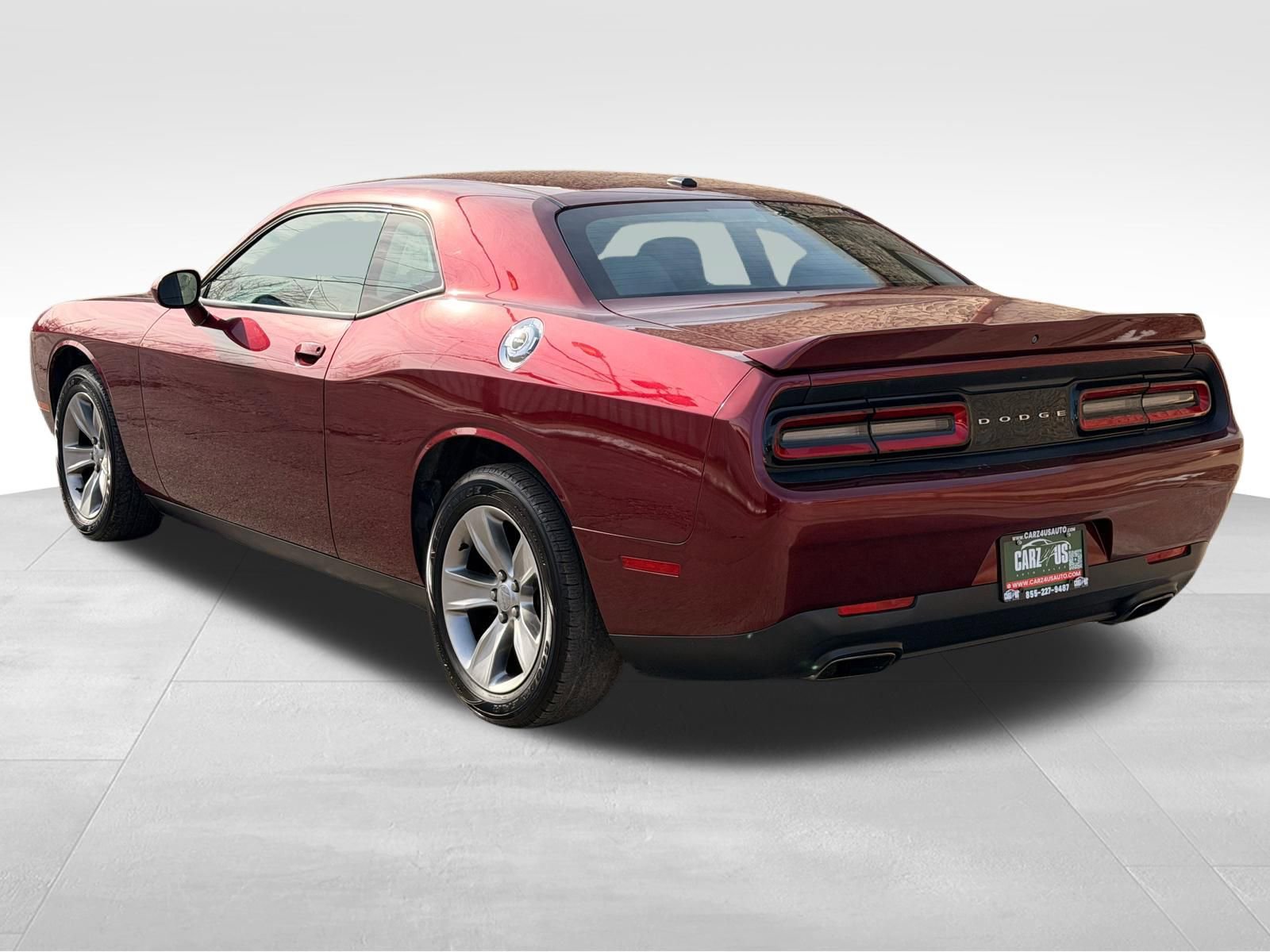 Used 2018 Dodge Challenger SXT RWD image 9