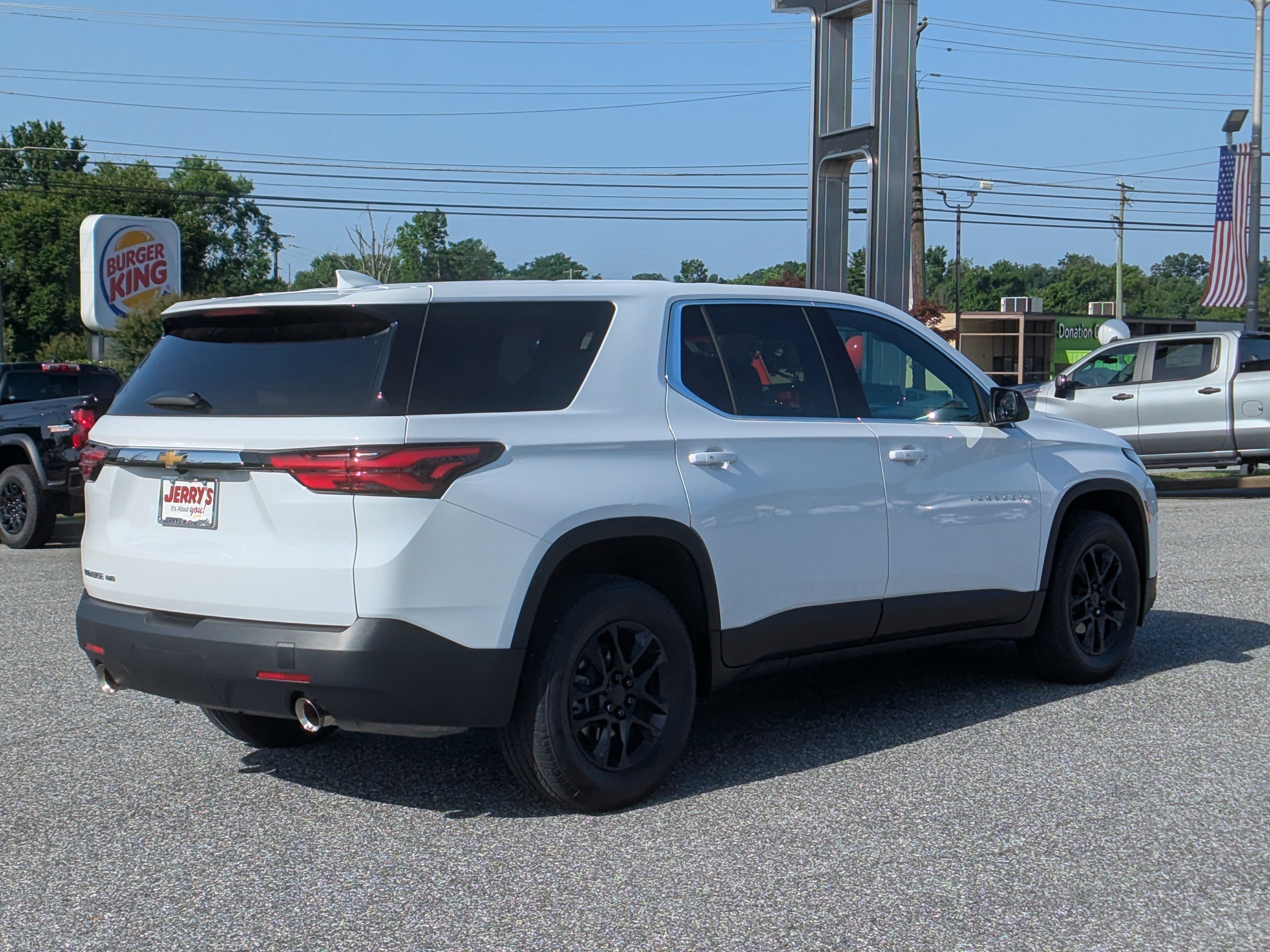 Used 2023 Chevrolet Traverse LS w/ LPO, Cargo Package AWD/4WD image 9
