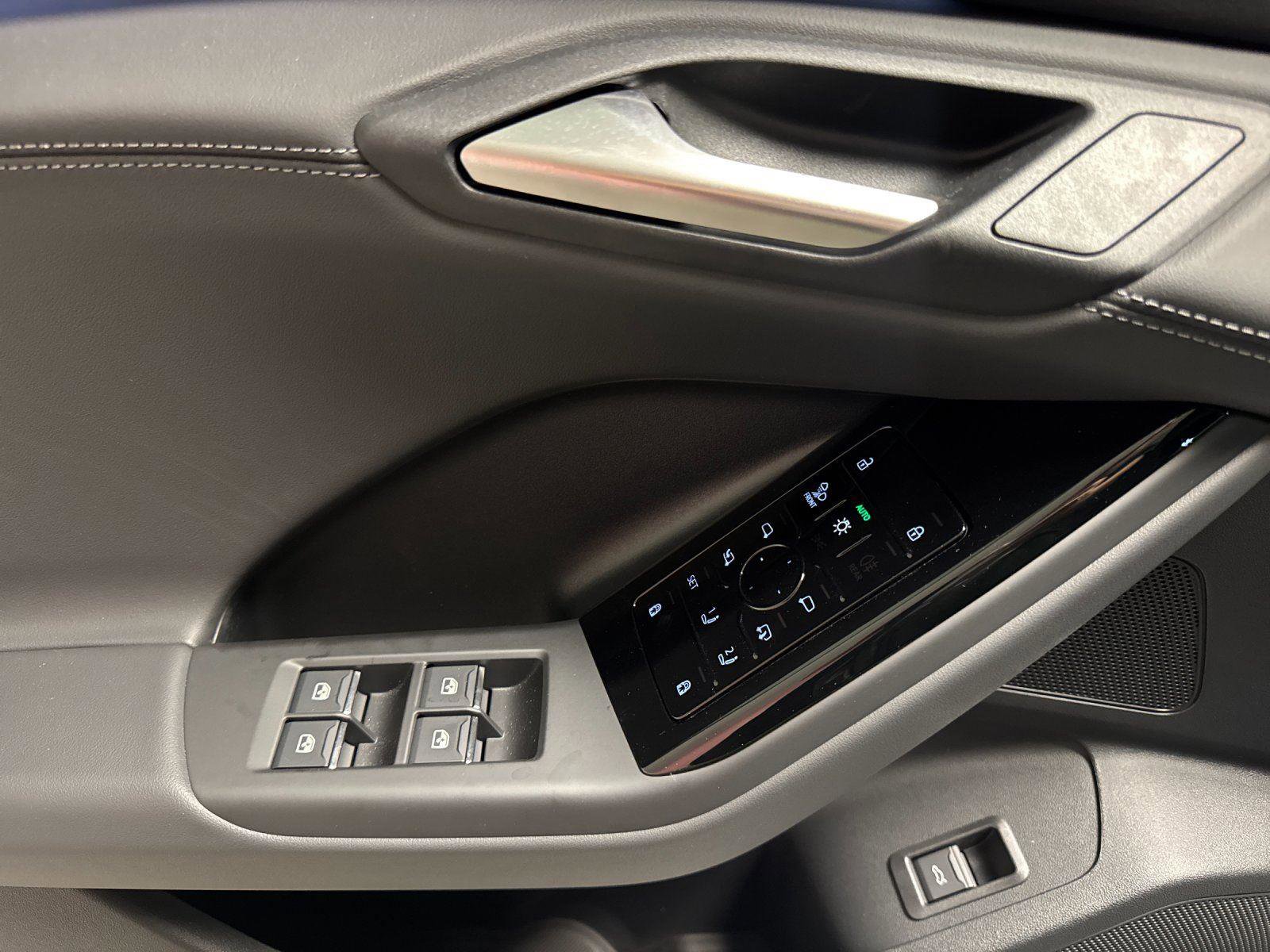 New 2027 Audi SQ6 e-tron Premium Plus AWD/4WD image 10