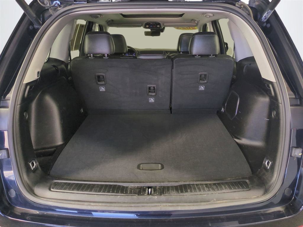 Used 2023 Jeep Grand Cherokee Limited w/ Luxury Tech Group II AWD/4WD image 14