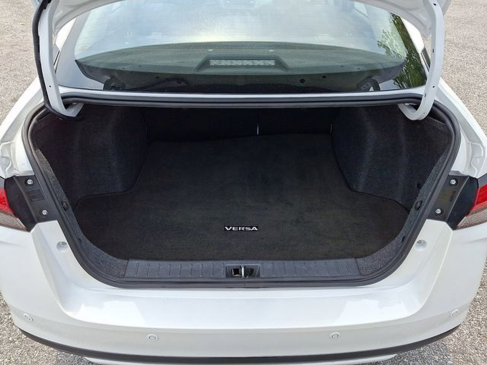 Used 2022 Nissan Versa SV w/ Trunk Package FWD image 28