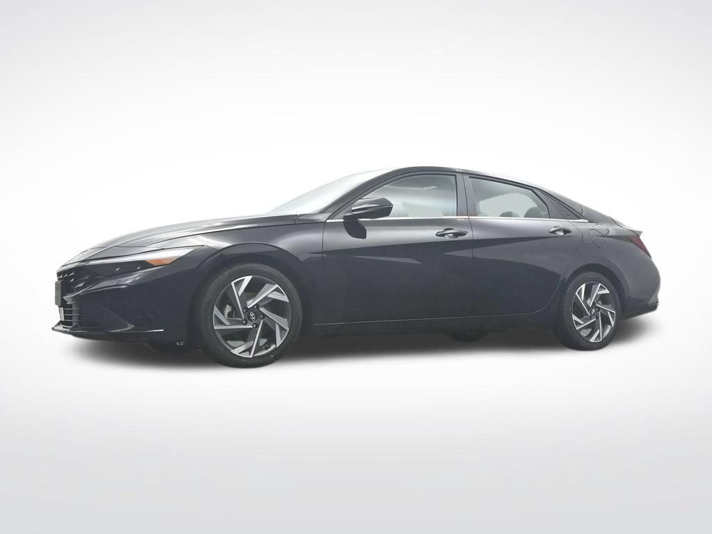 Used 2025 Hyundai Elantra Limited FWD image 37