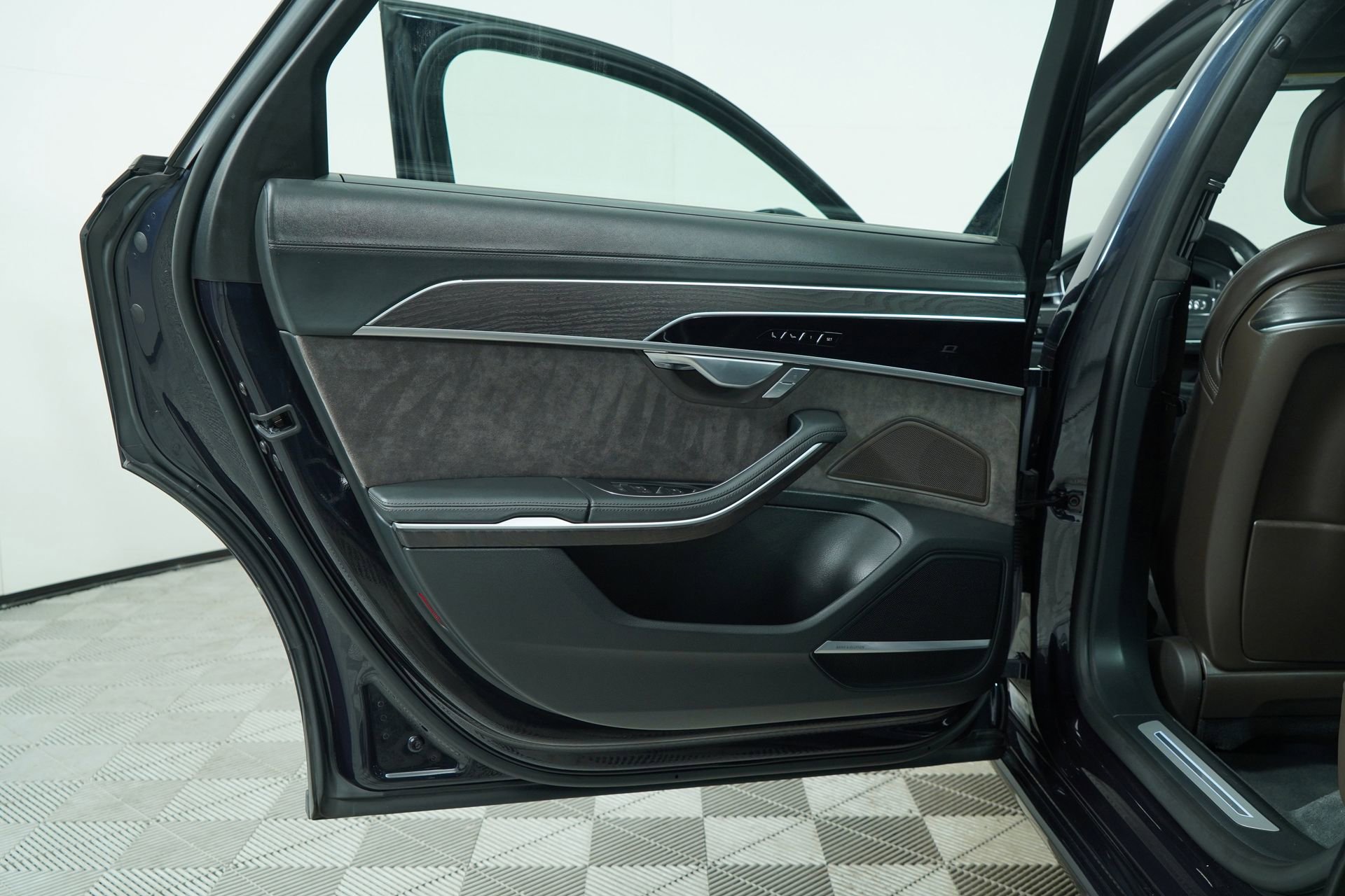 Used 2021 Audi A8 L 4.0T image 24