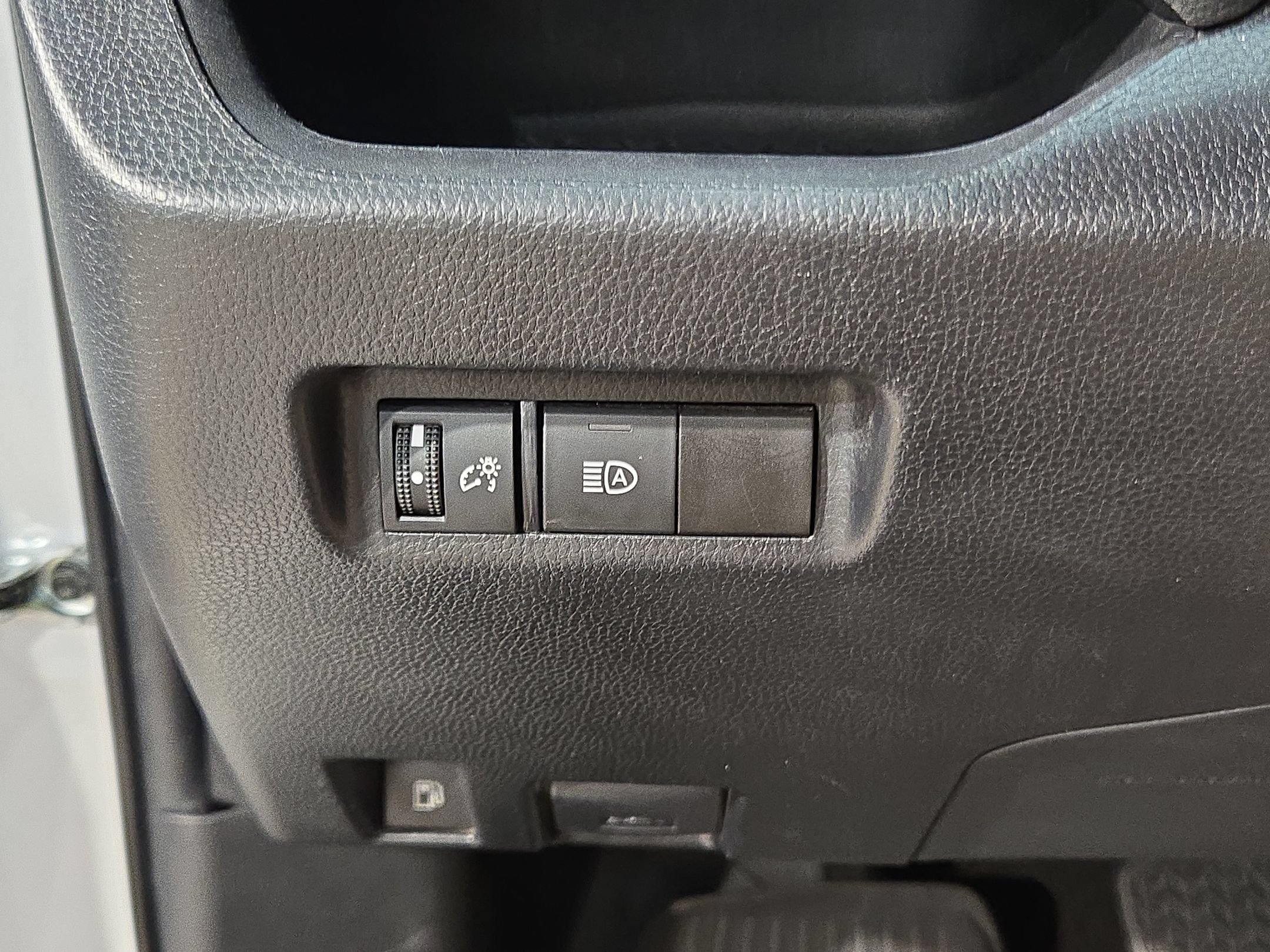 Used 2024 Toyota RAV4 LE AWD/4WD image 25
