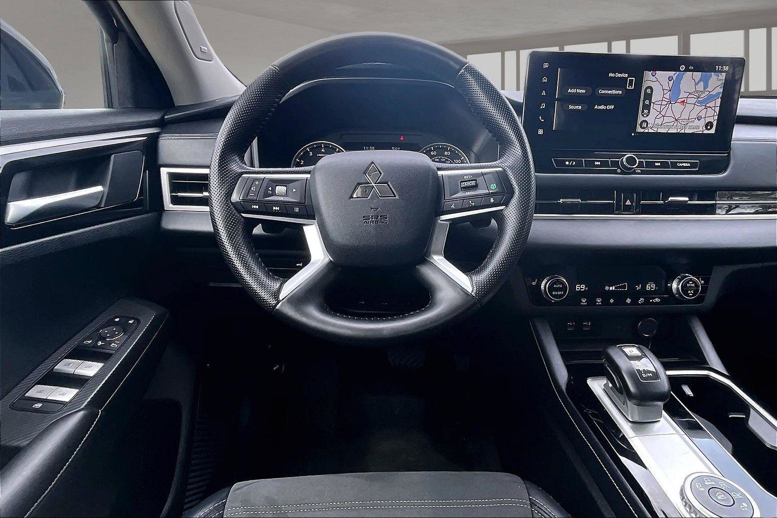 Used 2025 Mitsubishi Outlander SE FWD image 6