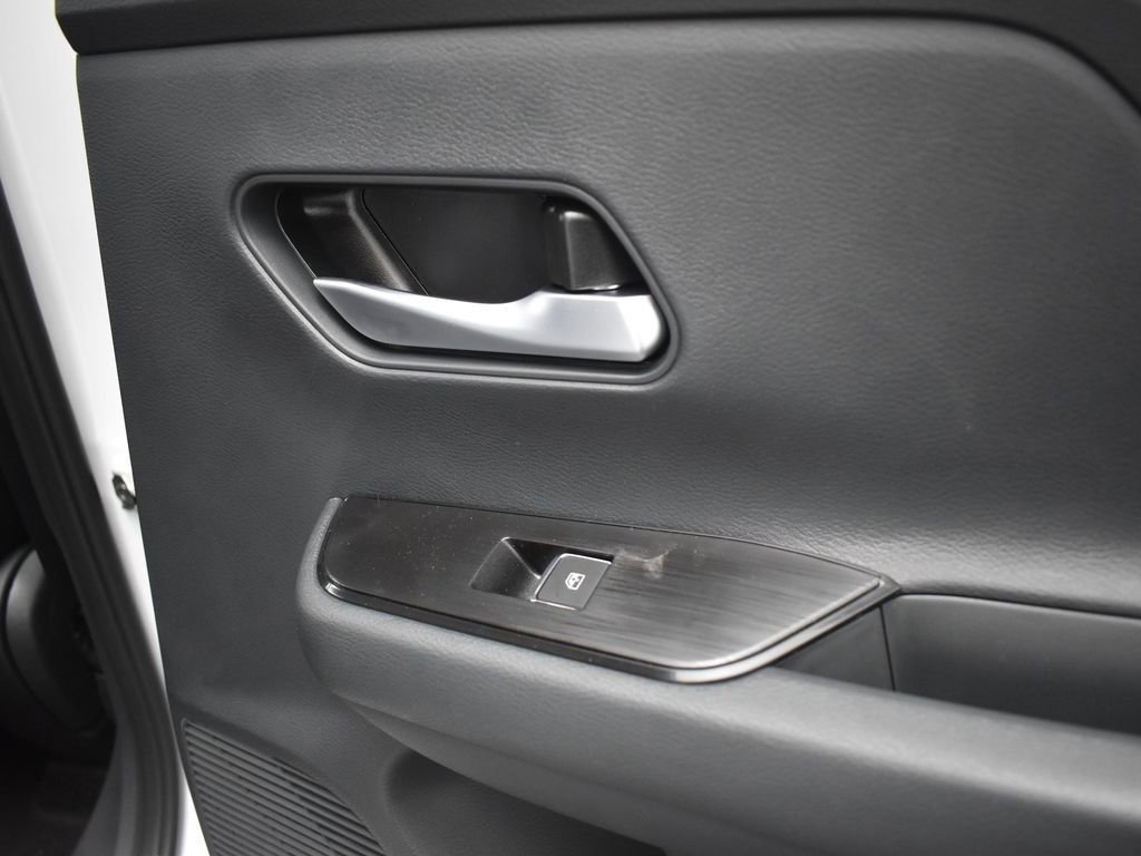 New 2026 Nissan Kicks SR w/ SR Premium Package FWD image 19