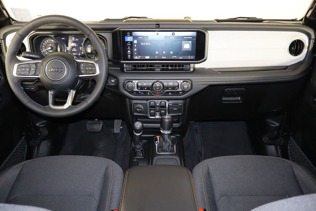 Used 2025 Jeep Wrangler Unlimited Sahara image 14