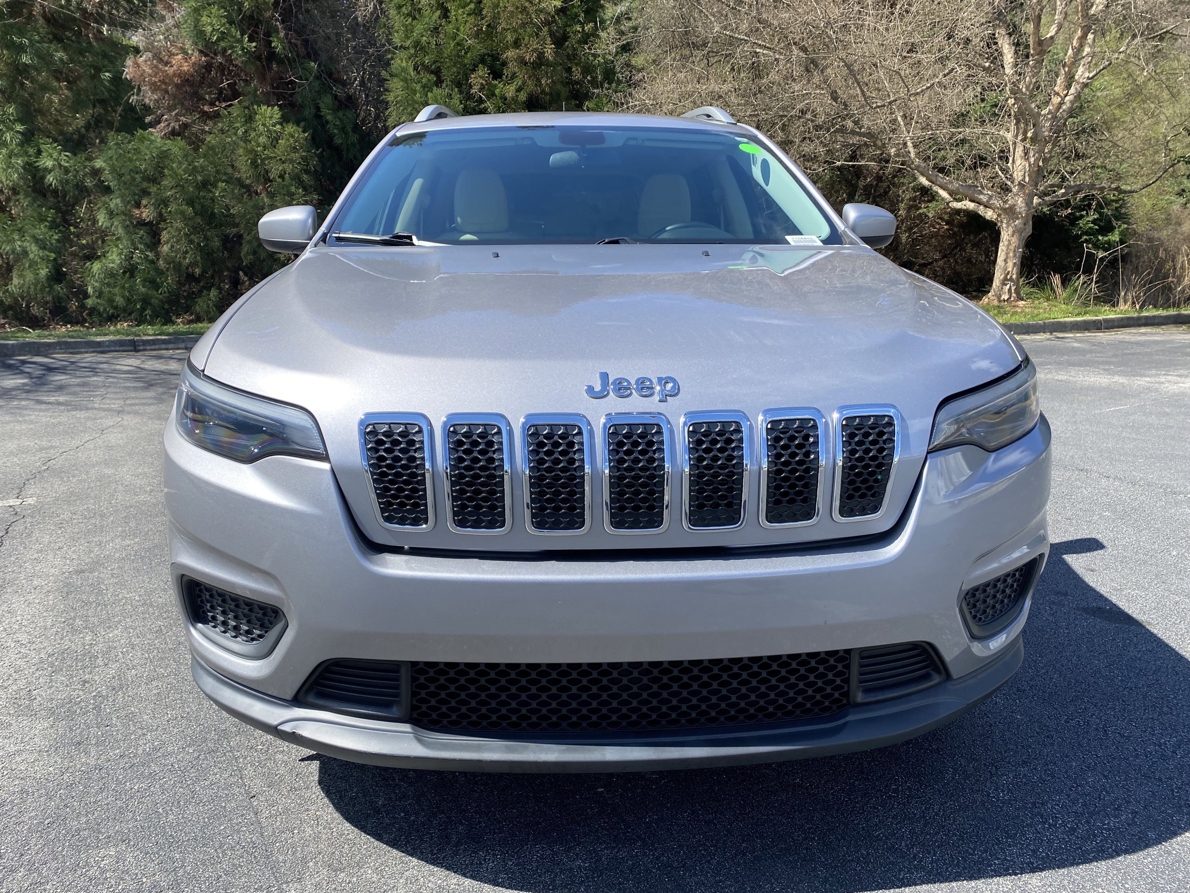 Used 2020 Jeep Cherokee Latitude w/ Cold Weather Group image 3