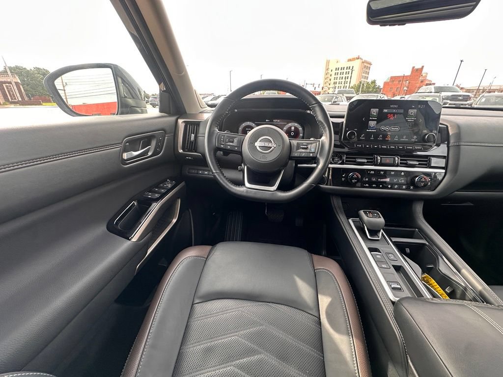 Certified 2025 Nissan Pathfinder Platinum FWD image 22