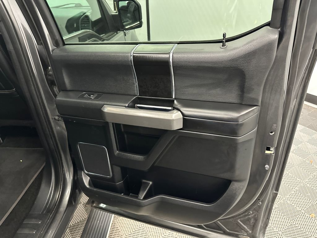 Used 2018 Ford F150 Platinum w/ Equipment Group 701A Luxury AWD/4WD image 18