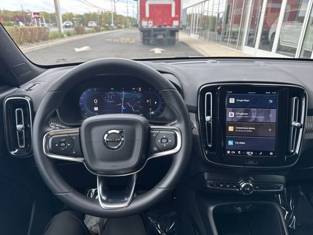 Certified 2025 Volvo XC40 B5 Plus AWD/4WD image 21