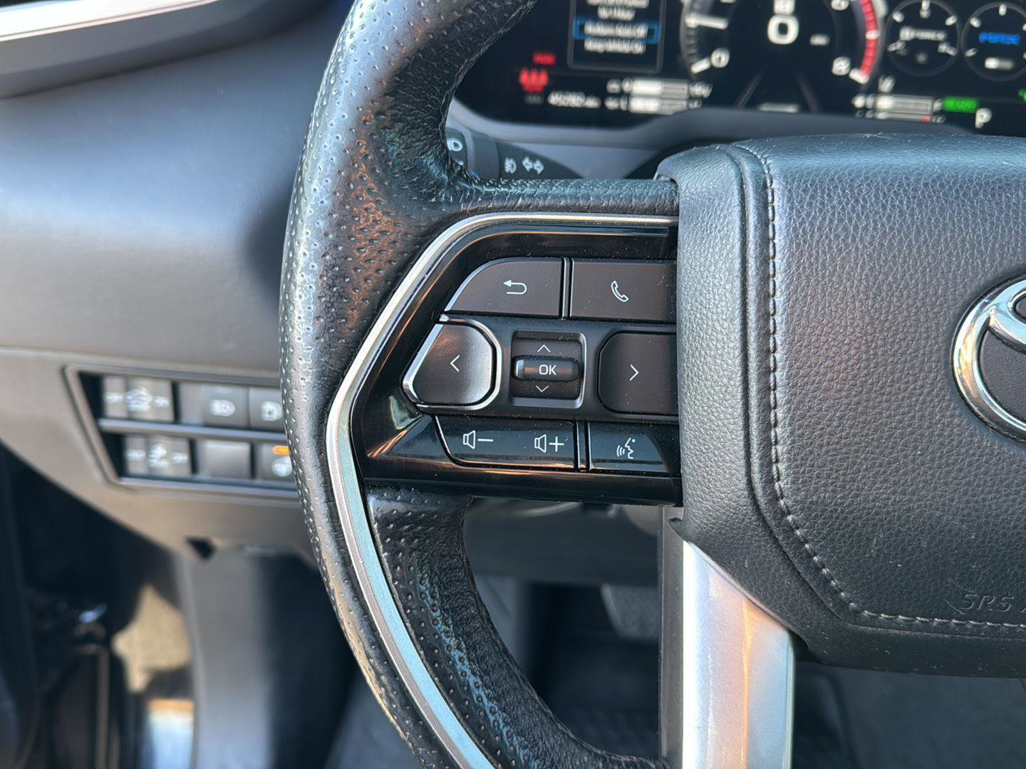 Used 2022 Toyota Tundra Platinum w/ Advanced Package image 18