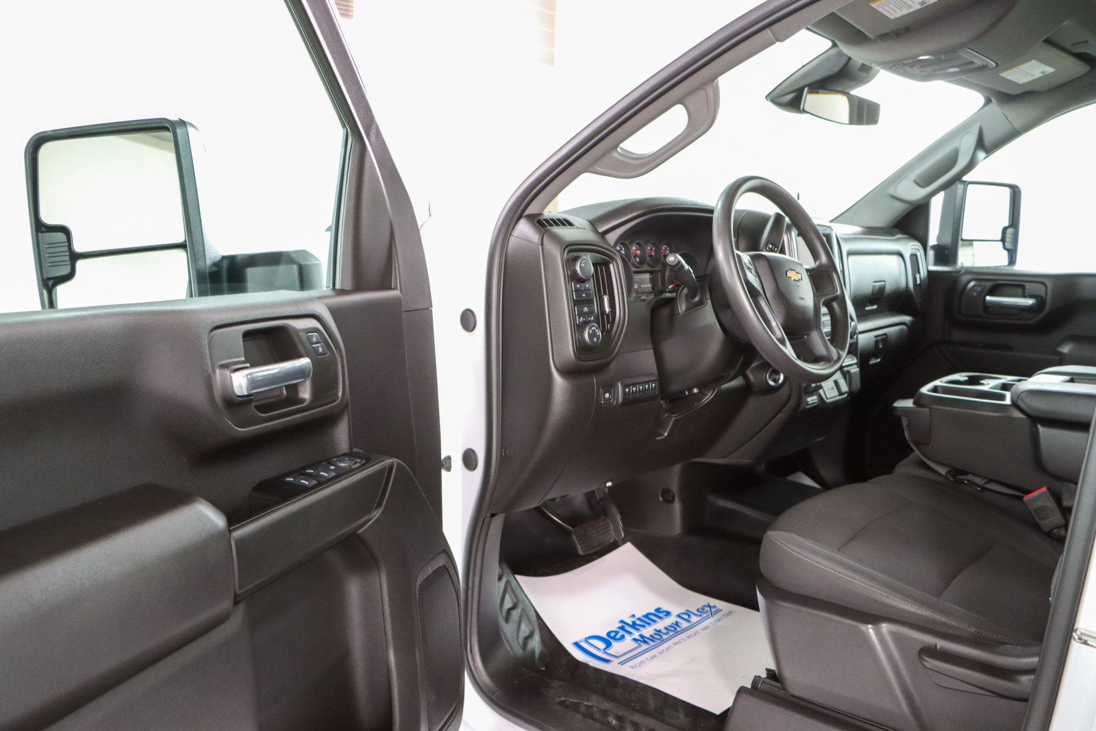 Used 2025 Chevrolet Silverado 3500 W/T w/ WT Convenience Package AWD/4WD image 3