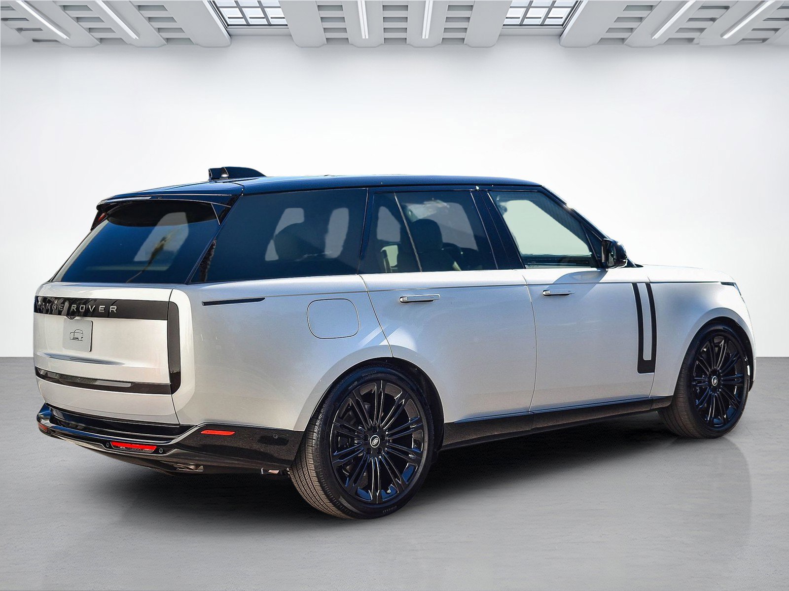 Used 2025 Land Rover Range Rover SE image 5