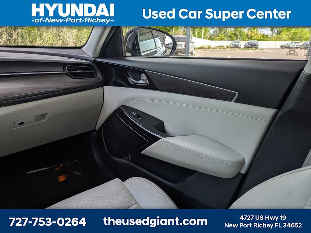Used 2020 Kia Cadenza Technology image 18