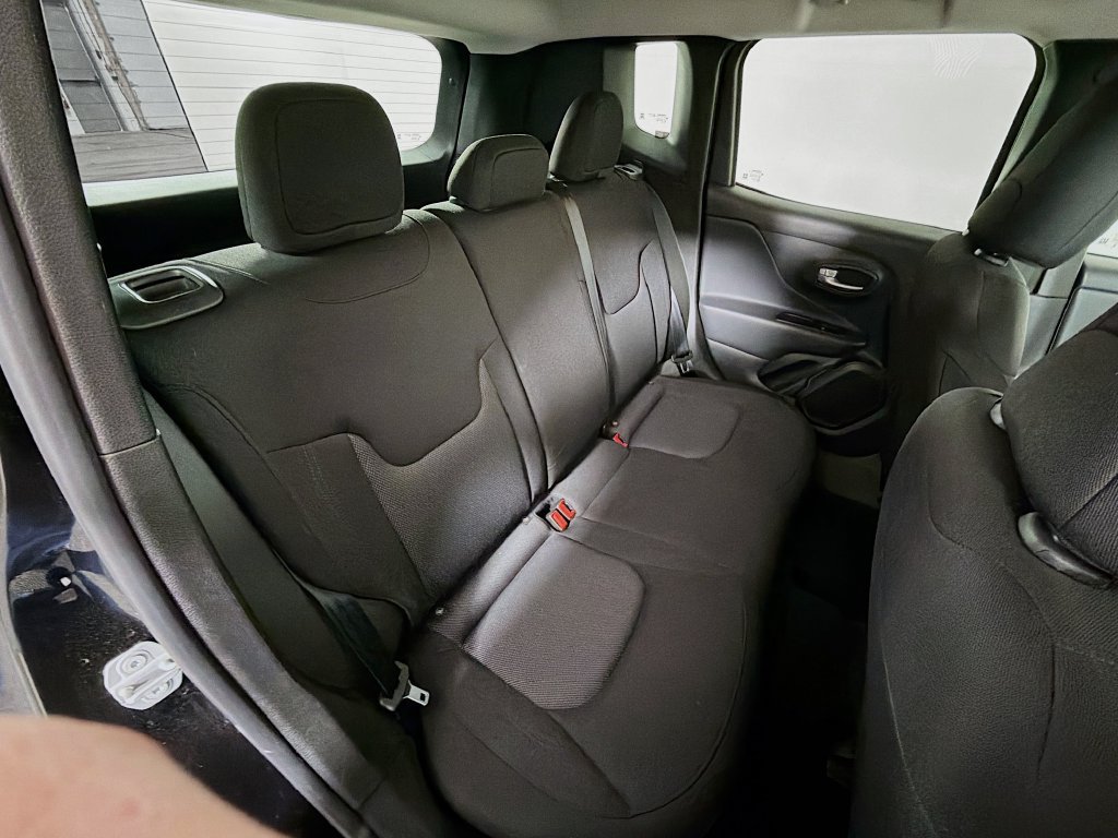Used 2023 Jeep Renegade Latitude AWD/4WD image 25