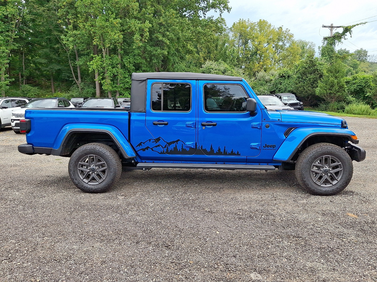 Certified 2025 Jeep Gladiator Sport AWD/4WD image 7