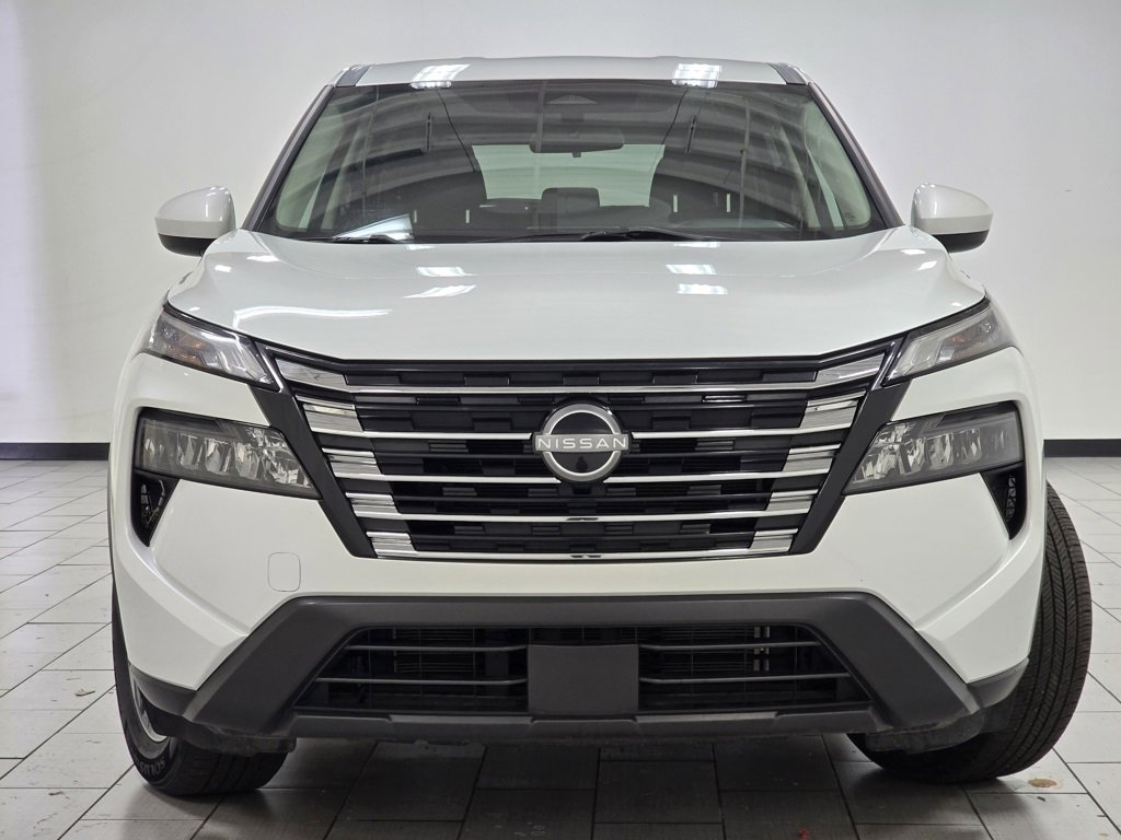 Used 2024 Nissan Rogue SV image 9