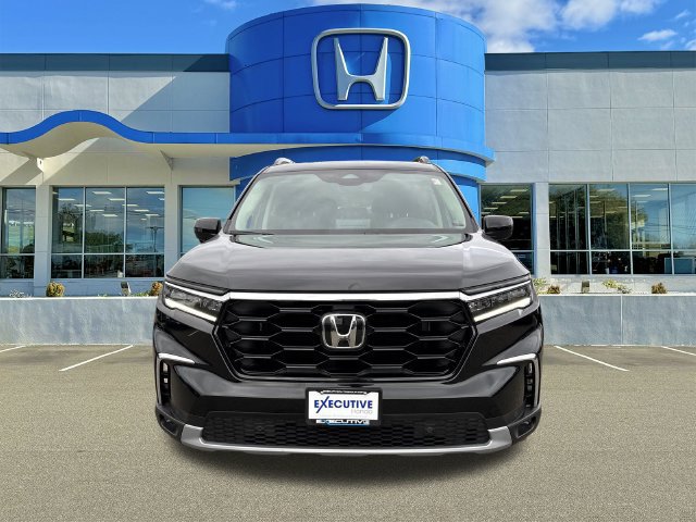 Used 2025 Honda Pilot Touring image 6