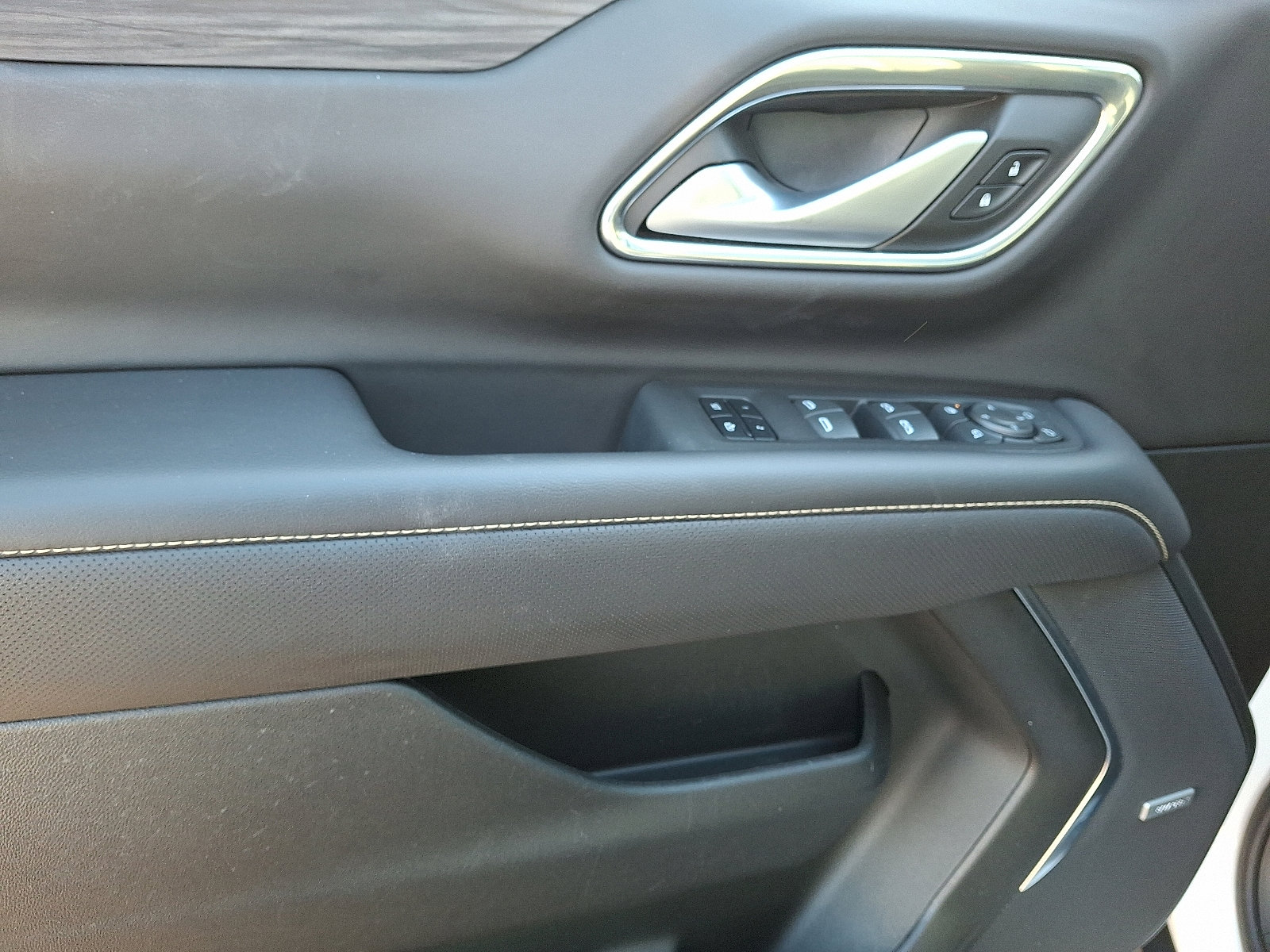 Used 2022 GMC Yukon SLT w/ SLT Premium Package image 12