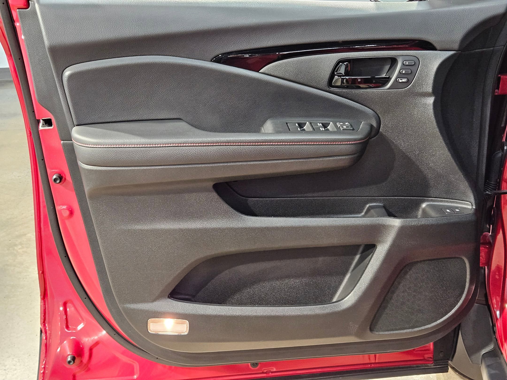 Used 2025 Honda Passport Black Edition image 20