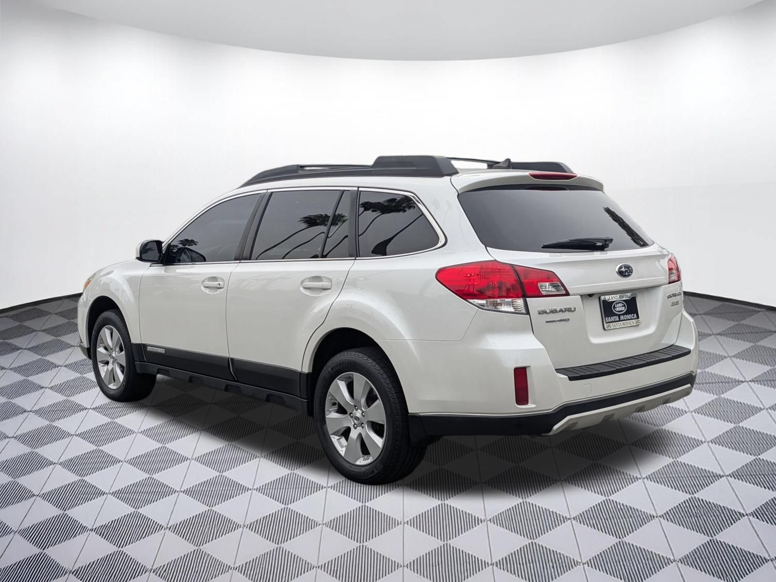 Used 2012 Subaru Outback 2.5i Limited w/ Moonroof Pkg AWD/4WD image 3