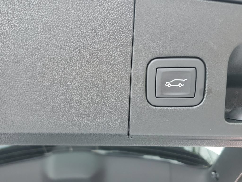 Certified 2025 Cadillac XT4 Premium Luxury w/ Technology Package FWD image 26