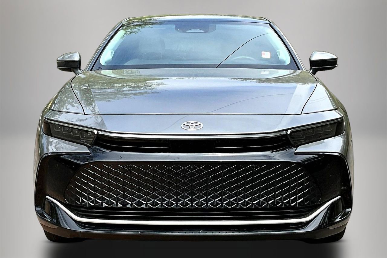 Used 2025 Toyota Crown Limited w/ Advanced Technology Package AWD/4WD image 3