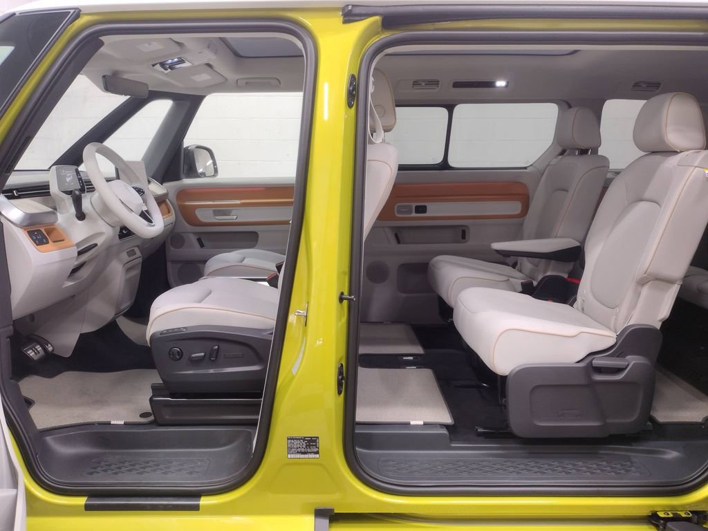 New 2025 Volkswagen ID. Buzz 1st Edition image 31