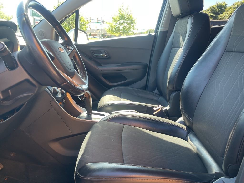 Used 2022 Chevrolet Trax LT w/ Driver Confidence Package AWD/4WD image 14