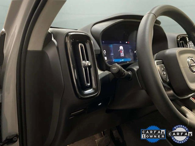 Used 2025 Volvo XC40 B5 Core image 14