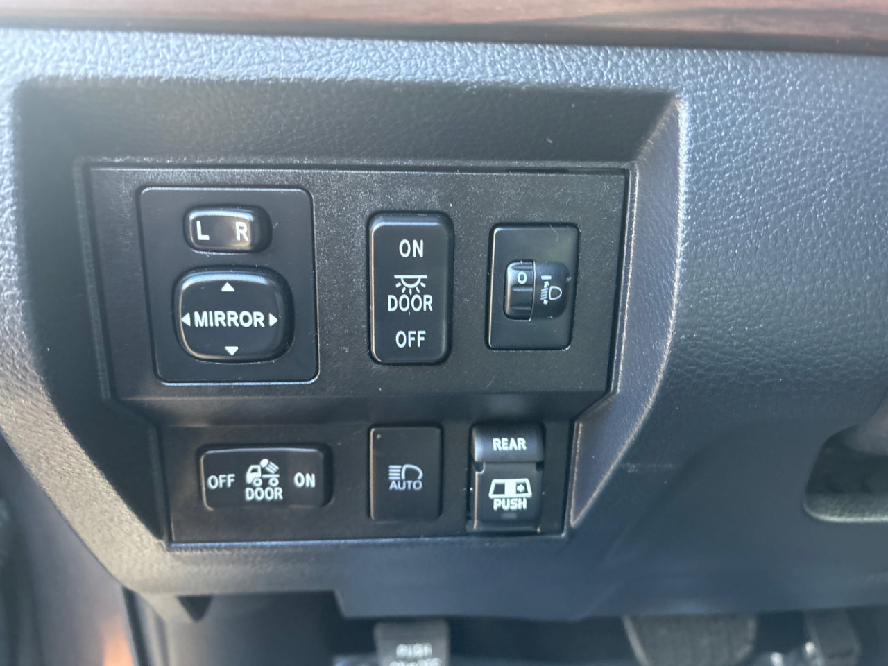 Used 2019 Toyota Tundra Limited image 18