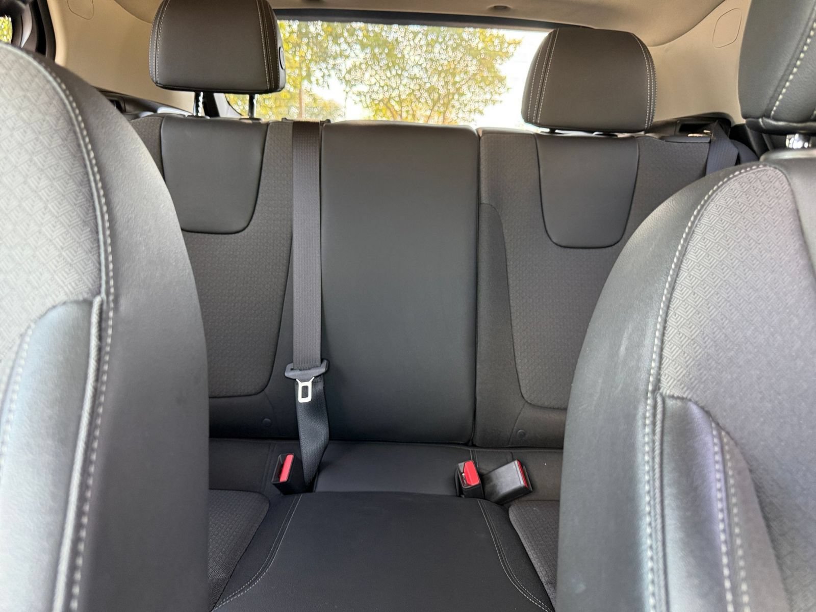 Used 2025 Buick Encore GX Preferred AWD/4WD image 37