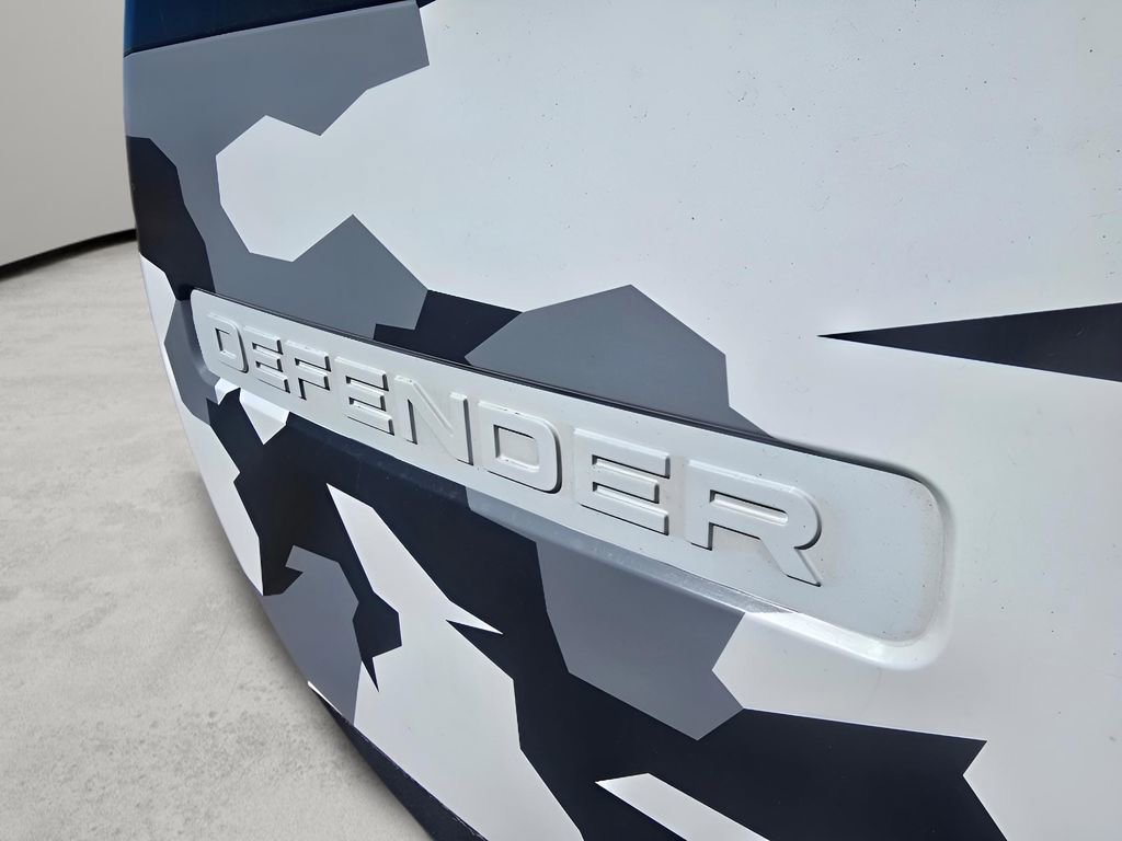 Used 2023 Land Rover Defender 130 X-Dynamic SE AWD/4WD image 9