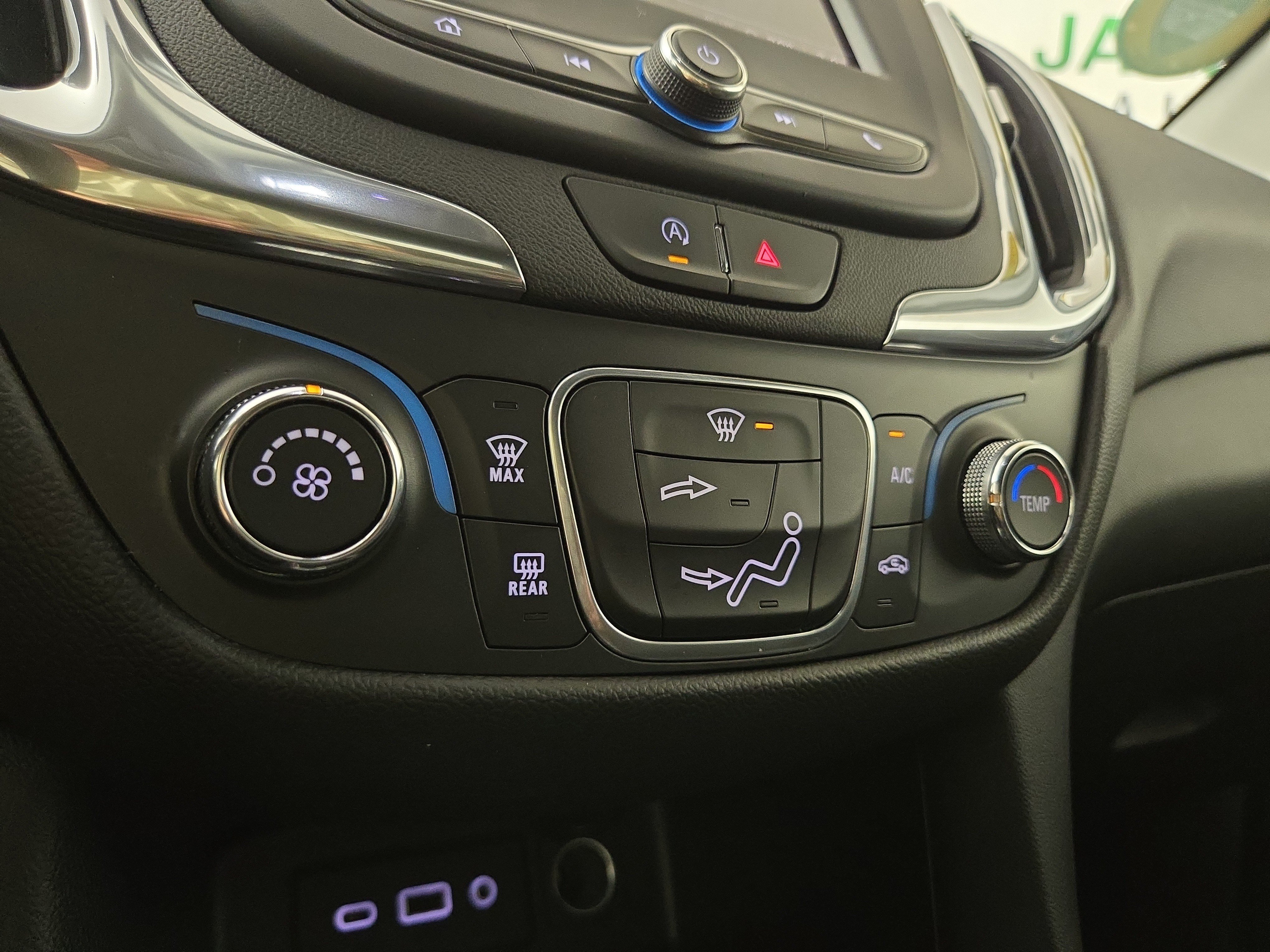 Used 2023 Chevrolet Equinox LT FWD image 24