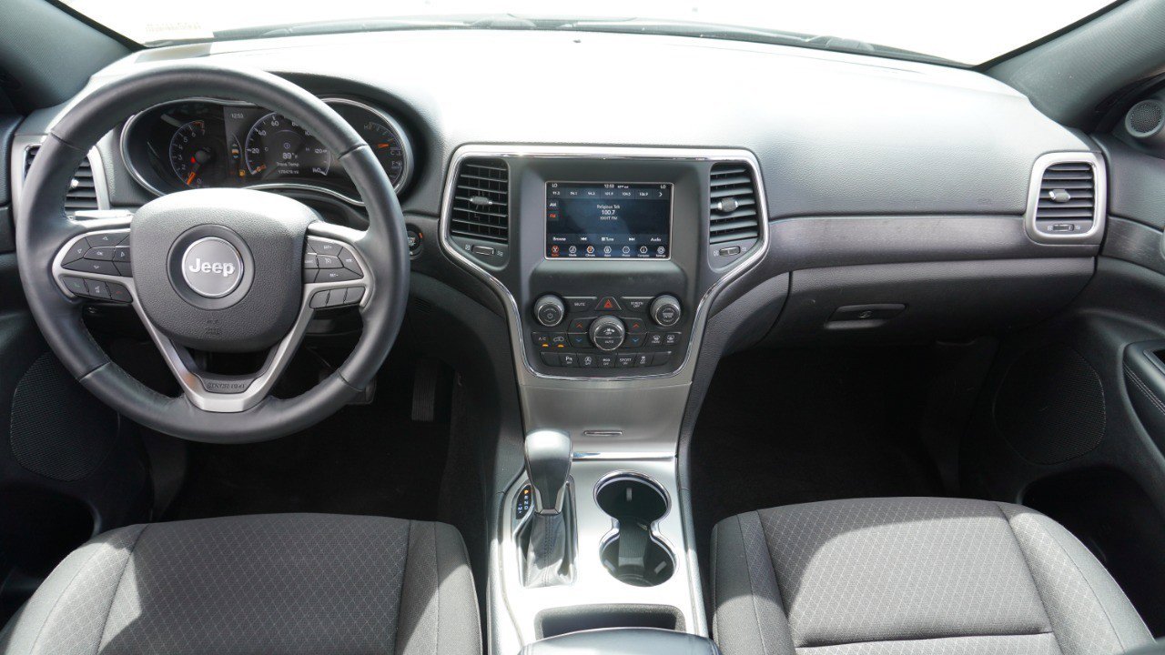 Used 2018 Jeep Grand Cherokee Laredo image 22