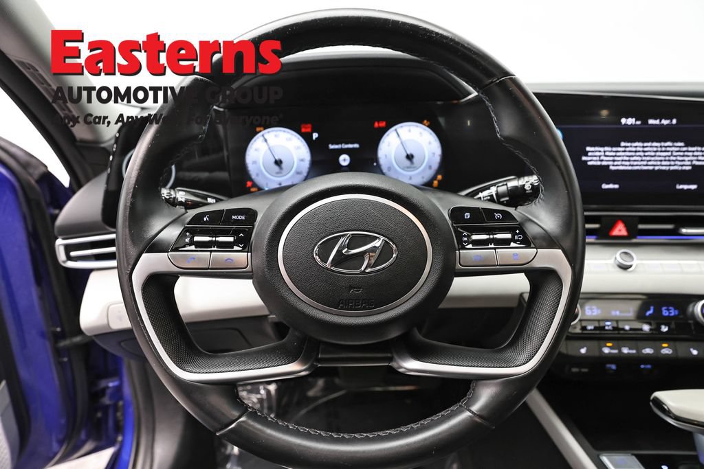 Used 2023 Hyundai Elantra Limited w/ Preferred Accessory Package FWD image 10