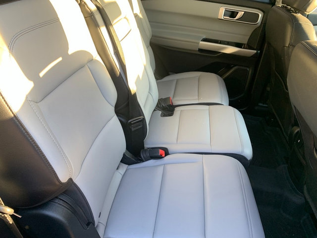 Used 2021 Ford Explorer XLT w/ Equipment Group 202A AWD/4WD image 16